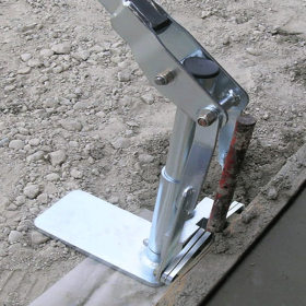 JackJaw® Concrete Stake Extractor 14" Tall (3/16" - 1")